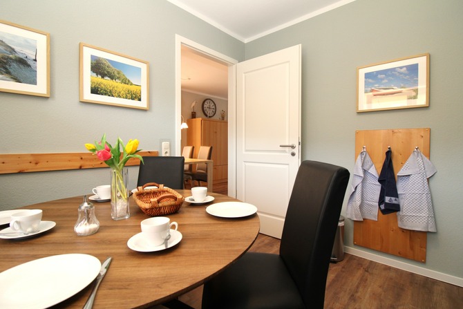 Ferienwohnung in K&uuml;hlungsborn - Appartementanlage Ostseeblick Fewo R&uuml;gen 12 - Blick von der K&uuml;che in den Wohnbereich