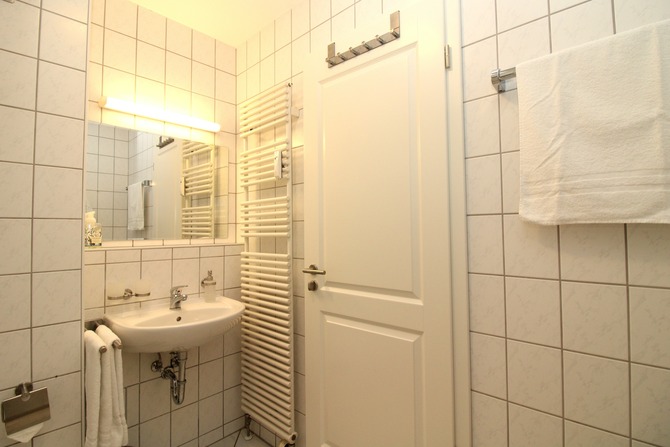 Ferienwohnung in K&uuml;hlungsborn - Appartementanlage Ostseeblick Fewo R&uuml;gen 12 - Badezimmer