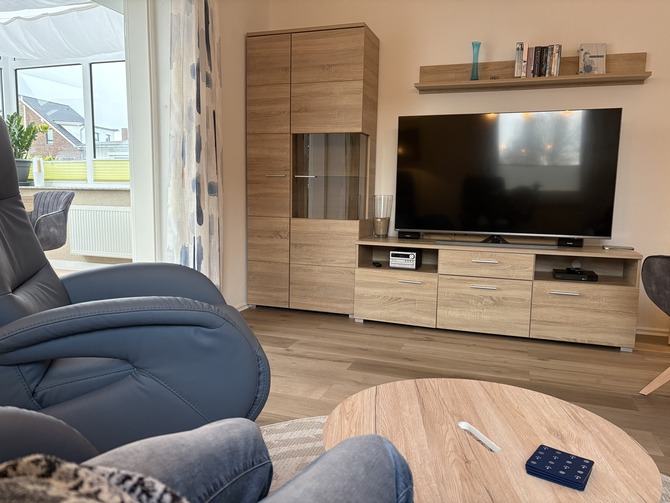 Ferienwohnung in Niendorf/Ostsee - Haus Edda FeWo Schwalbennest - Wohnzimmer mit &Uuml;bergang zum Wintergarten