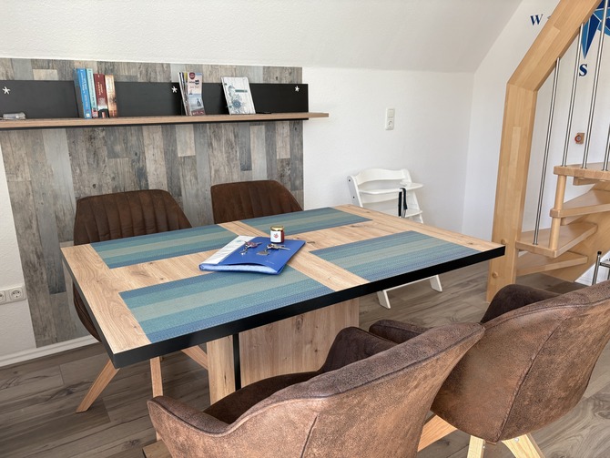 Ferienwohnung in Niendorf/Ostsee - Haus Edda FeWo Kr&auml;hennest - Essbereich mit Aufgang in die Maisonette