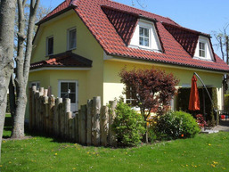 Am Deich 01-Haus mit Strandkorb
