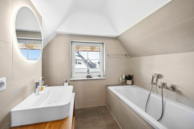 Ferienhaus in Dranske - R&uuml;genzauber Reetdachhaus mit Sauna u. Kamin | Strandn&auml;he | Garten - Bild 12