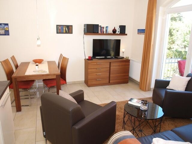 Ferienwohnung in K&uuml;hlungsborn - Villa Strandkuss, Wohnung Strandgl&uuml;ck - Bild 2