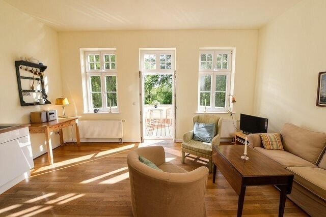 Ferienwohnung in Neuenkirchen (R&uuml;gen) - R&uuml;gen Ferienwohnung 7 am Wasser Gut Grubnow mit Balkon WLAN und Sauna - Bild 4